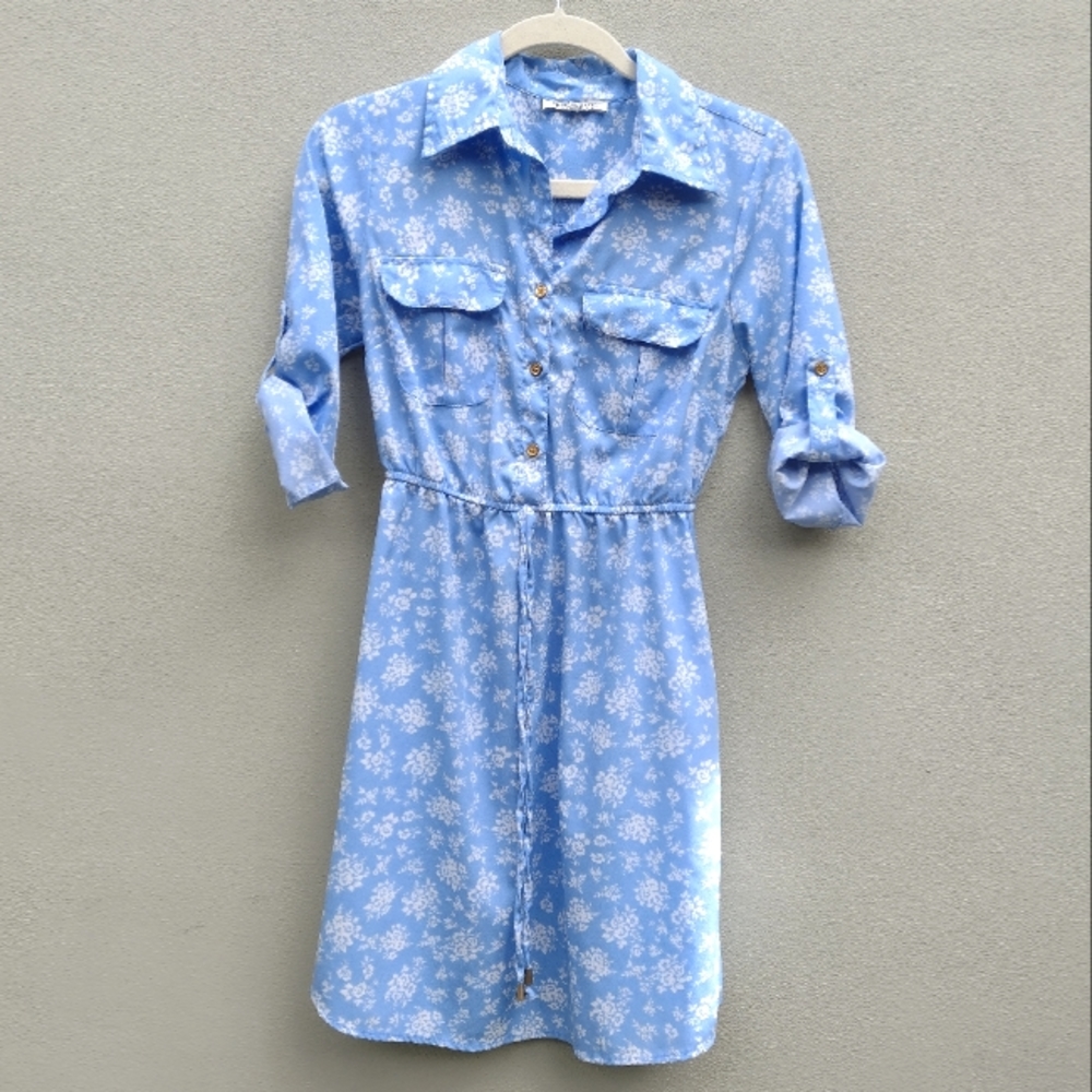Speed Control Baby Blue Flower Button / Collared Dress in Size Small.